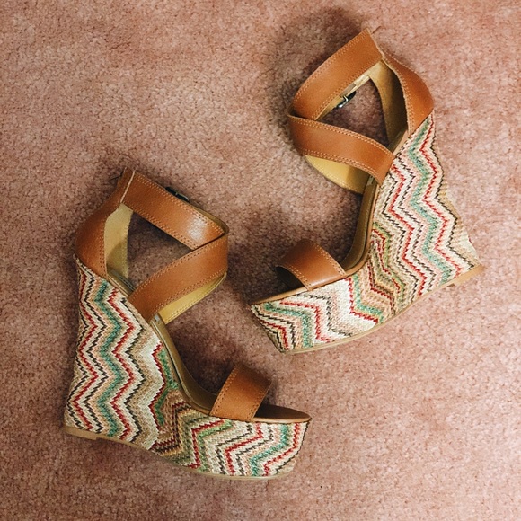 Steve Madden Shoes - Steve Madden Tan Woven Wedges